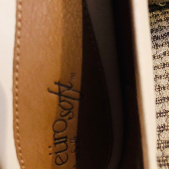 Leather Tan Eürosoft comfortable medium heels. - Picture 3 of 6